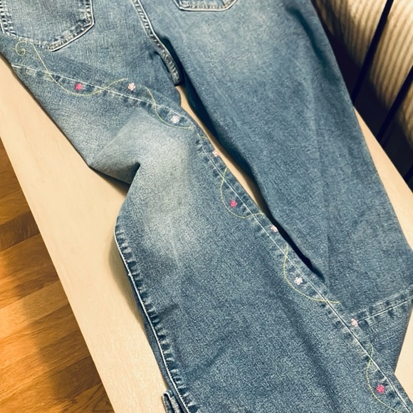 GAP Baby boot jeans w added hand embroidered flowers - Picture 9 of 10